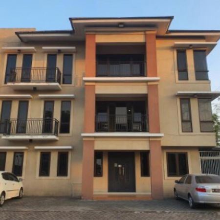 Oyo 93109 Garden Homestay 1 Tpr Surabaya Eksteriør bilde