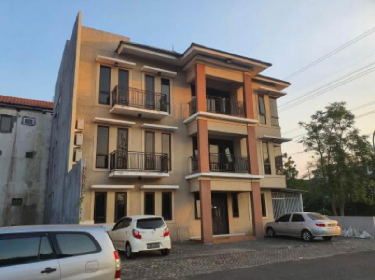 Oyo 93109 Garden Homestay 1 Tpr Surabaya Eksteriør bilde