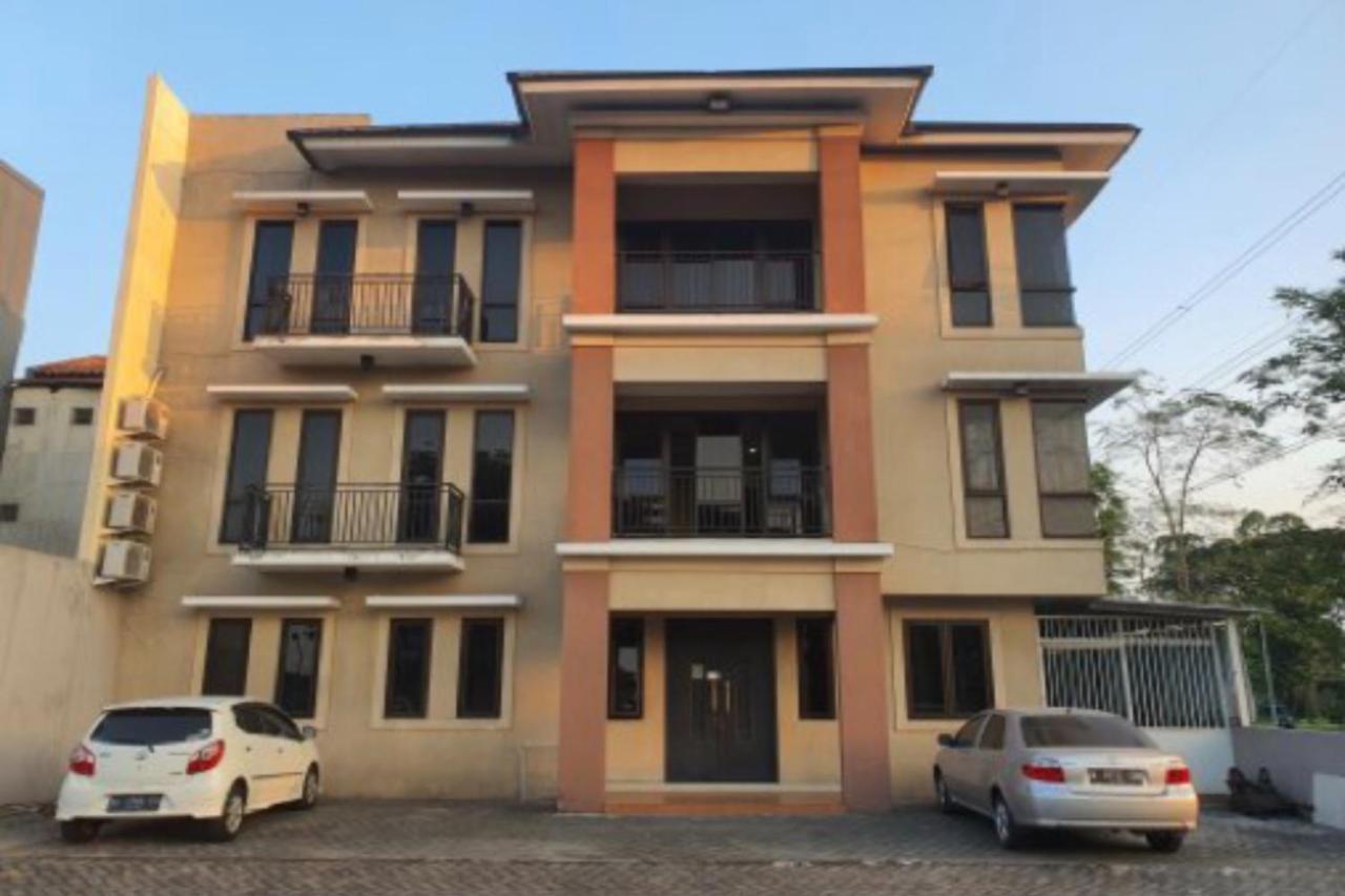 Oyo 93109 Garden Homestay 1 Tpr Surabaya Eksteriør bilde