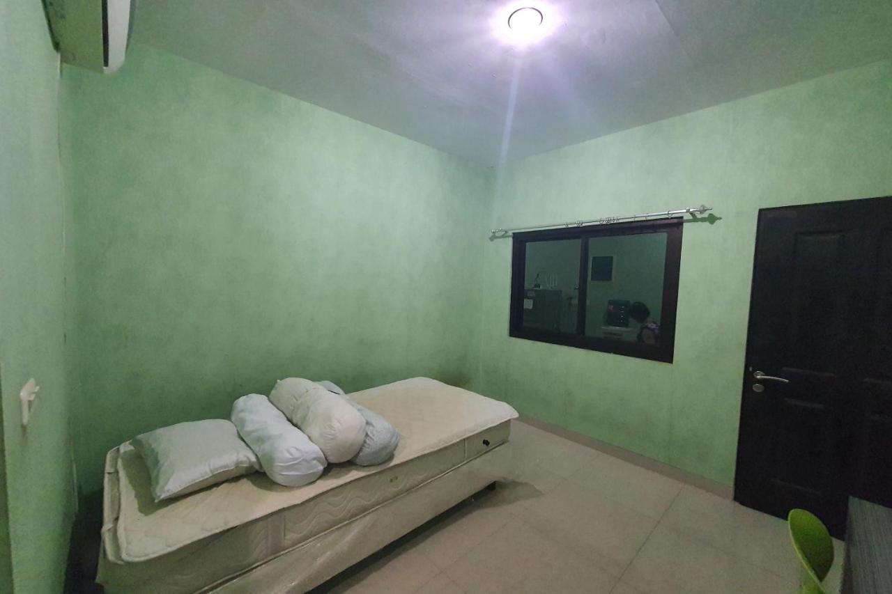 Oyo 93109 Garden Homestay 1 Tpr Surabaya Eksteriør bilde