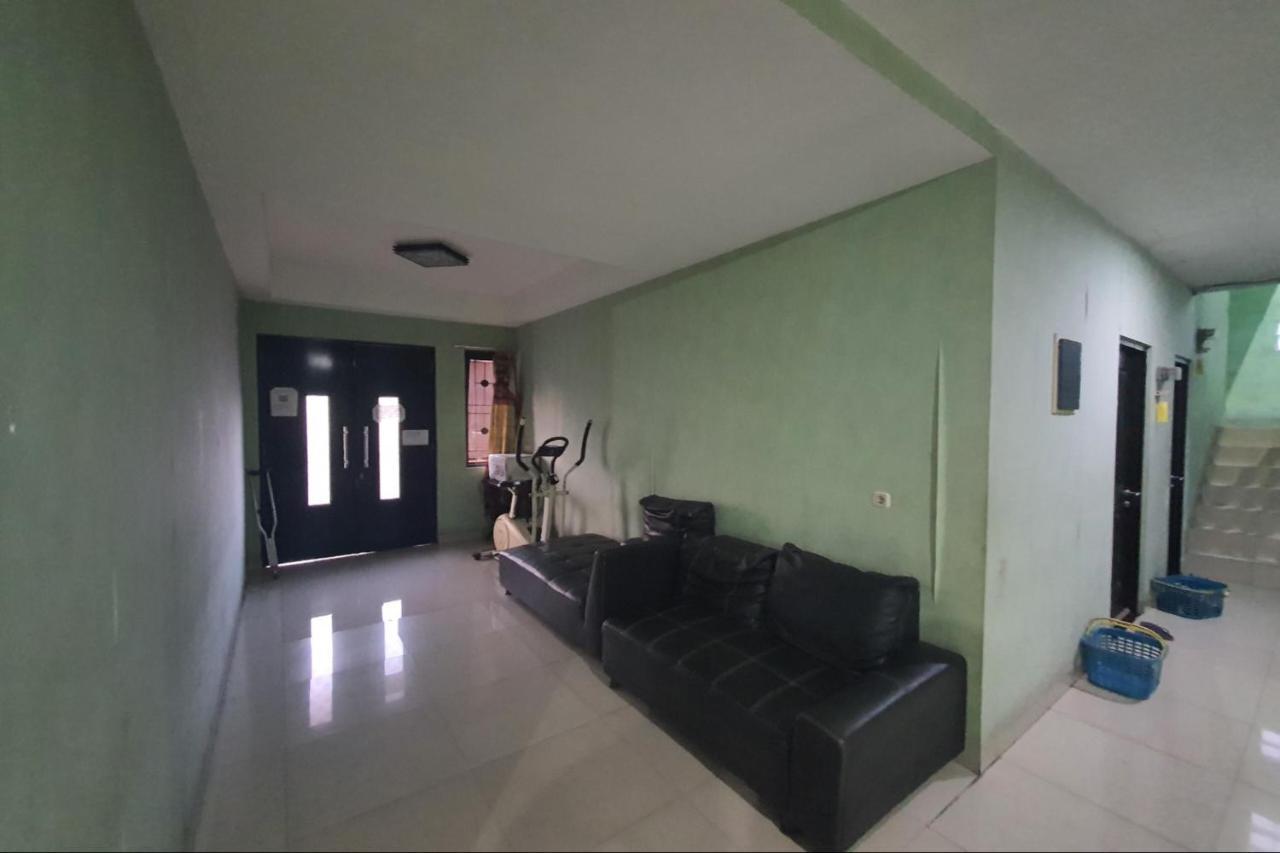 Oyo 93109 Garden Homestay 1 Tpr Surabaya Eksteriør bilde