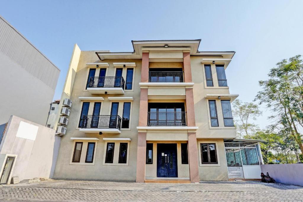 Oyo 93109 Garden Homestay 1 Tpr Surabaya Eksteriør bilde