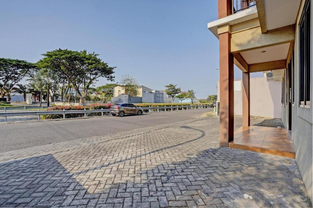 Oyo 93109 Garden Homestay 1 Tpr Surabaya Eksteriør bilde